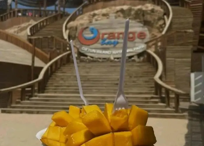 Orange Bay Úszó hotel *
